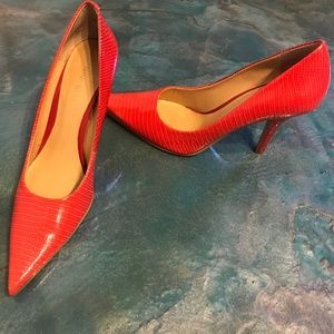 Nine West Coral Red/Orange Snakeskin Print Pumps